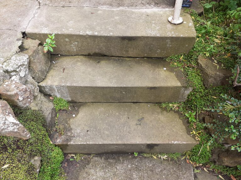 Step fronts tiled with black & white Grosnover procelain tiles