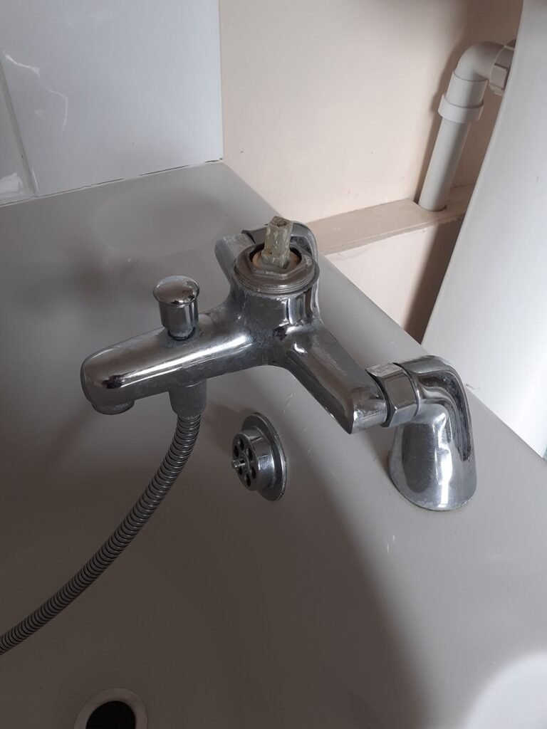 Old bath mixer handle came off