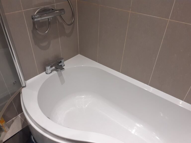 Bath resealed - silicone