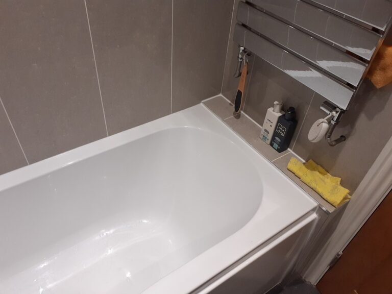 Bath resealed - silicone